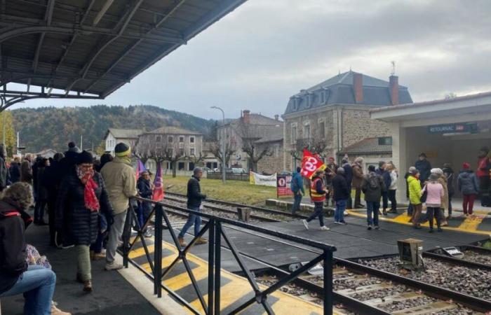 Haute-Loire. Sie demonstrieren gegen den Abbau von Arbeitsplätzen am Bahnhof Retournac