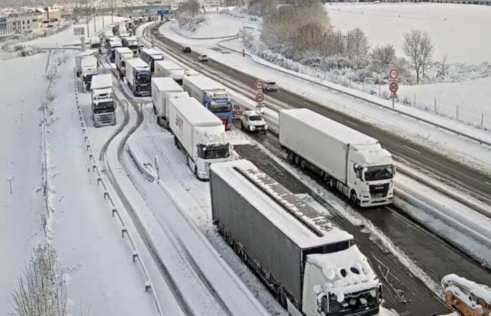 Bilder vom Titanic-Stau auf der A36