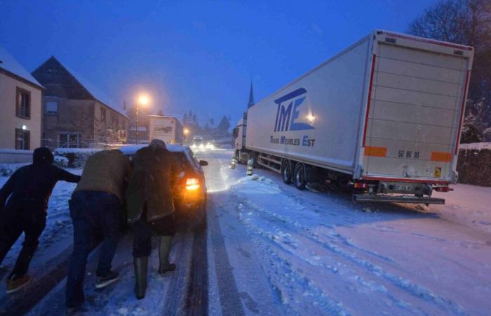 Wegen des Schnees waren fast 2.500 Lkw auf der A36 blockiert, Lkw-Fahrer wurden ausgesondert