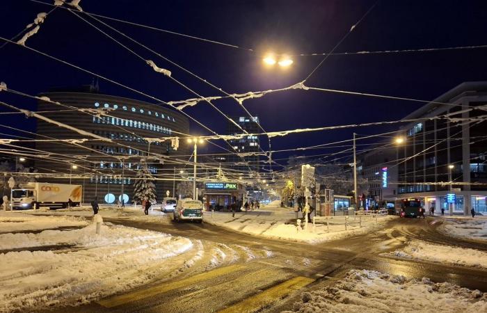 Basel: Schnefälle sorgen für Verkehrsbehinderungen bei BVB