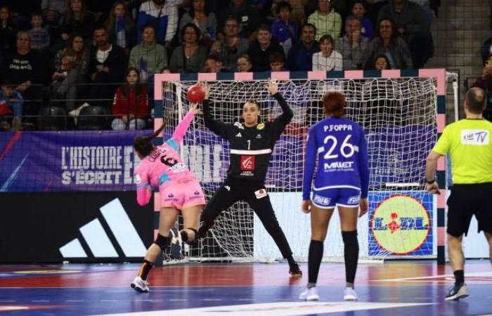 Les Bleues überrascht von Spanien bei der EM-Vorbereitung (Hand)