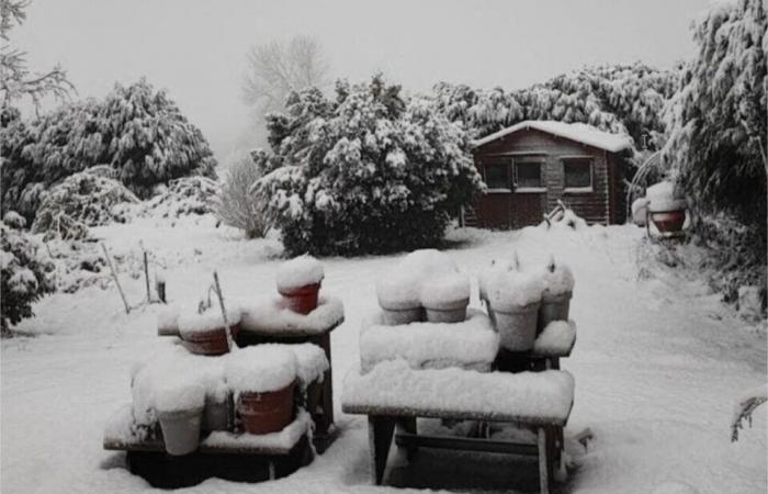 nach Wind und Schnee Häuser ohne Strom