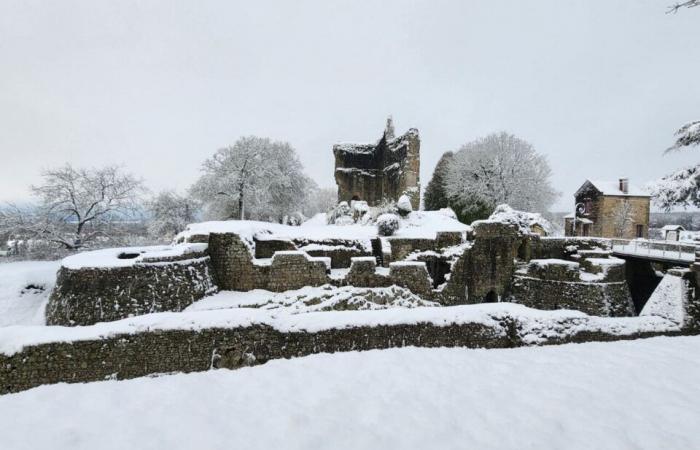 nach Wind und Schnee Häuser ohne Strom