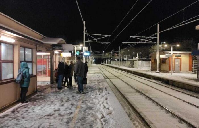 Passagiere wurden in einem verlassenen Bahnhof in der Normandie gekühlt und sich selbst überlassen