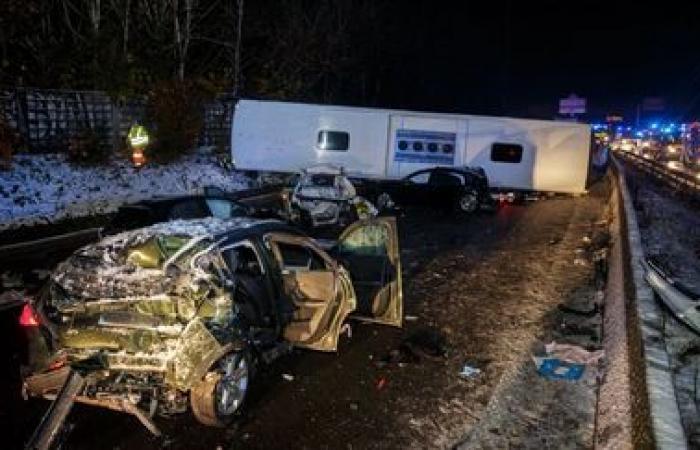 Fünf Verletzte wurden nach einer Massenkarambolage auf der A6b in „absolute Notfälle“ ins Krankenhaus eingeliefert