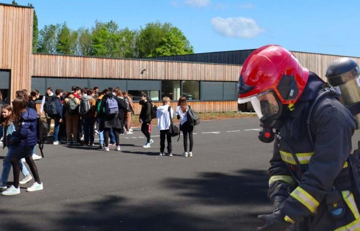 Elektrischer Brand in einem College in der Nähe von Abbeville unter Kontrolle gebracht: Es wurden keine Verletzten gemeldet