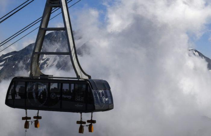 Nach dem Schneefall bereitet sich das gesamte Resort auf die Eröffnung vor