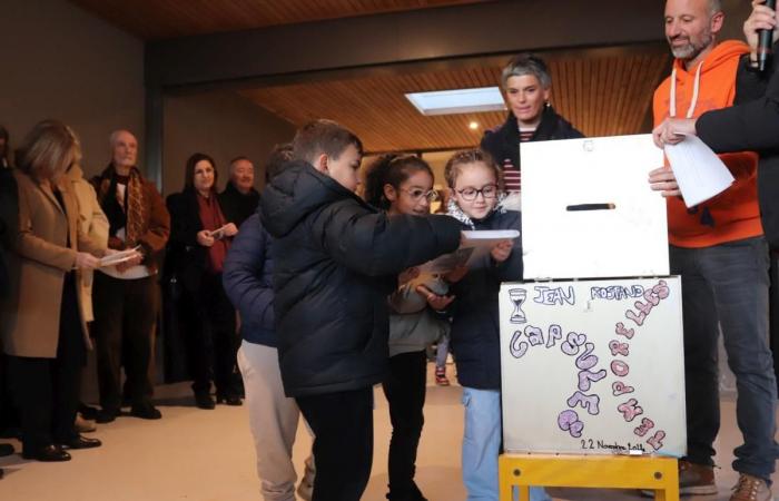 In Lormont kehrt die Schauspielerin Cécile Bois in die Schule ihrer Kindheit zurück