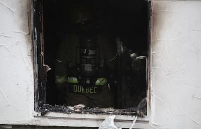 Brand im Kinderzimmer: Ein Vater holt seine Kinder schnell aus dem Haus und vermeidet so eine Tragödie