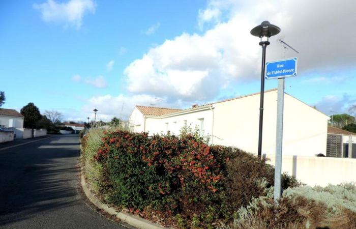 die Rue de L’Abbé-Pierre in Surgères umbenannt