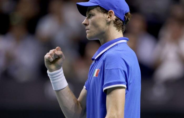 Davis Cup: Jannik Sinner qualifiziert Italien für das Finale, indem er Alex de Minaur (6-3, 6-4) im 2. Einzel dominiert