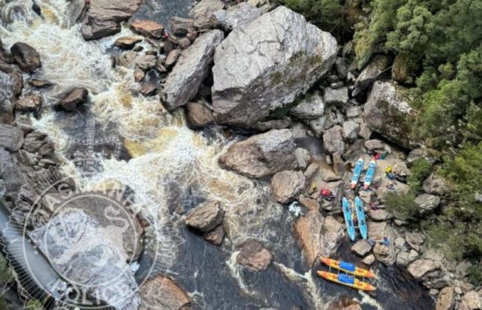 „Eine Frage von Leben und Tod“: Mann amputiert, nachdem er 20 Stunden lang zwischen Felsen in Australien feststeckte