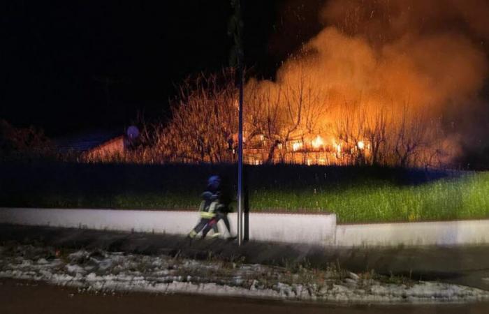 eine schwer verletzte Person, die in das Universitätskrankenhaus Dijon transportiert wurde