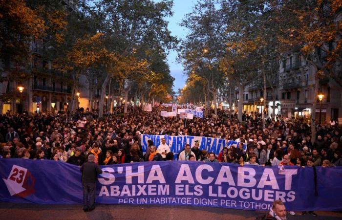 Tausende Menschen demonstrieren in Barcelona gegen die Immobilienpreise