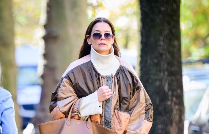 Jennifer Lopez brachte ihre Herbstuniform in umstrittenen Barrel-Jeans und Uggs auf ein neues Niveau