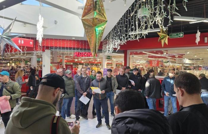 Core In Fronte prangert die Preiserhöhung bei Auchan an