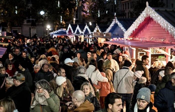 Maskottchen, Trubel und Glühwein … Am ersten Tag ist der Weihnachtsmarkt in Caen voll