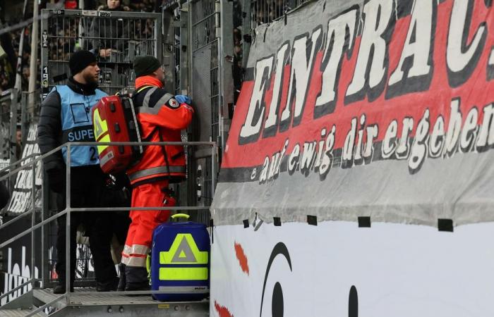 Fußball gerät zur Nebensache: Medizinischer Notfall beim Bundesliga-Topspiel