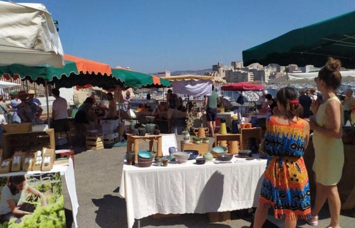 Marseille. Dieser Biomarkt verführt mit seinem atemberaubenden Blick auf den Alten Hafen