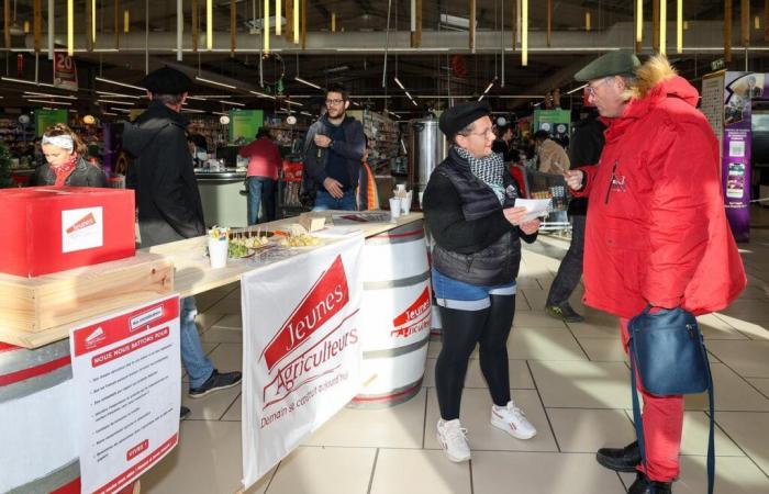 „Verbraucher müssen verstehen“, Landwirte auf Aufklärungsmission im Supermarkt Sauveterre-de-Guyenne