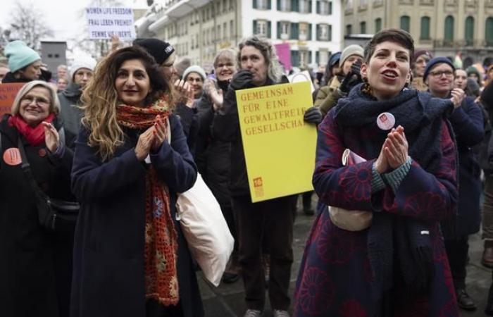 Tausende Menschen demonstrierten in Bern gegen Gewalt gegen Frauen – rts.ch