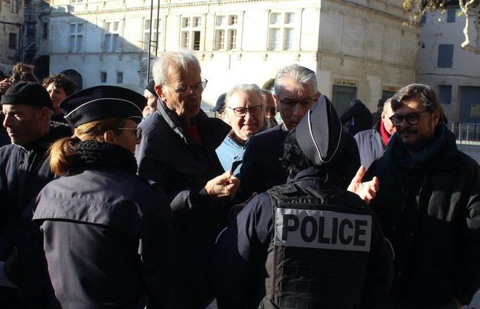 BEAUCAIRE Jordan Bardella weiht das Büro von Julien Sanchez ein und ruft zur Mobilisierung für Kommunalwahlen auf