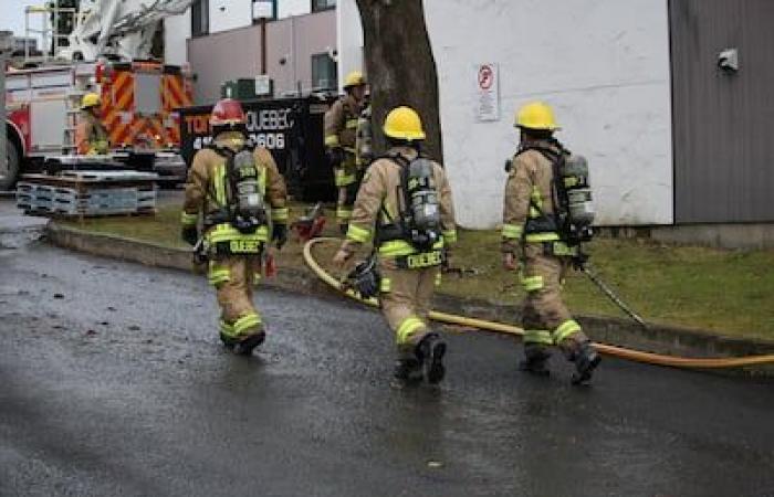 Brand im Kinderzimmer: Ein Vater holt seine Kinder schnell aus dem Haus und vermeidet so eine Tragödie