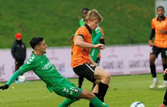 Mit Spielern der A-Mannschaft auf der Tribüne: Das Notfallteam von Deinze erleidet eine logische Niederlage gegen Francs Borains