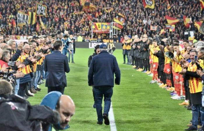 Ehrengarde, besondere Beflockung, Anstoß… RC Lens feierte Gervais Martel