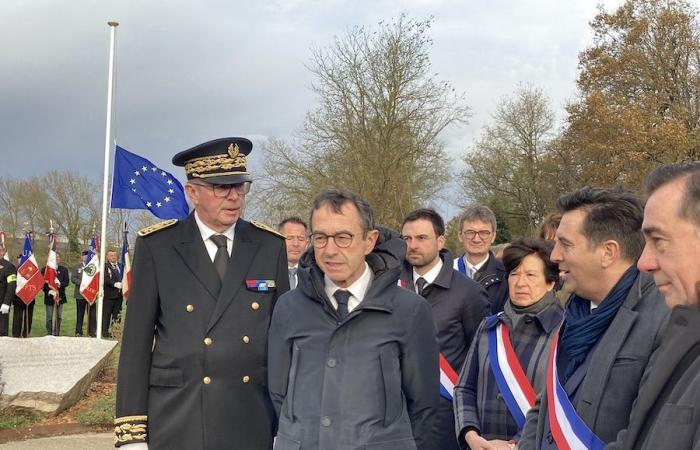 Frankreich Paris. Vendée Mouchamps. Bruno RETAILLEAU „Ich vergleiche mich nicht mit Georges Clemenceau!“ (Hrsg. Les Sables-d’Olonne)