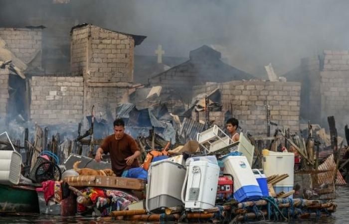 Hunderte verkohlte Häuser: Ein Feuer verwüstete ein Slum auf den Philippinen