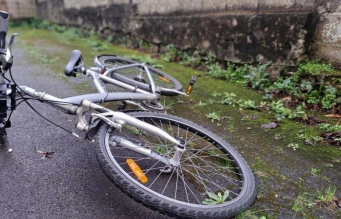 Von einem Auto angefahren, ein Radfahrer stirbt