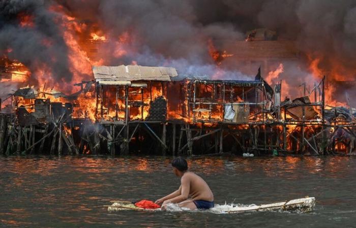 Hunderte verkohlte Häuser: Feuer verwüstet ein Slum auf den Philippinen