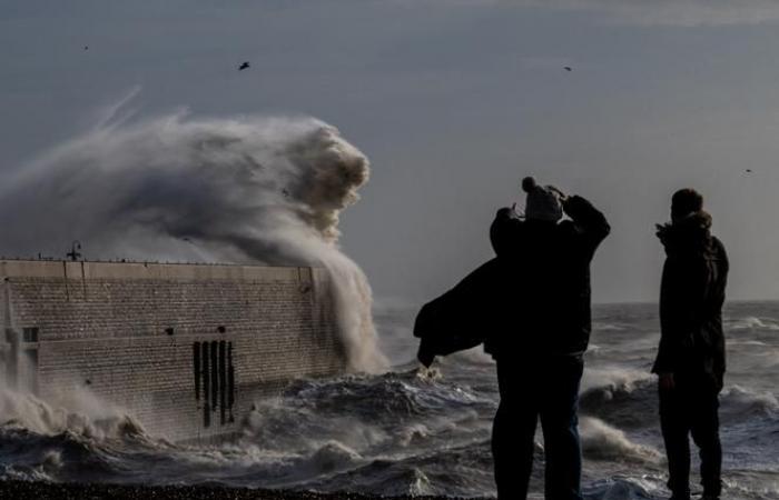 Mit starken Winden und starkem Regen verursacht Sturm Bert weiterhin Schäden in England und Wales