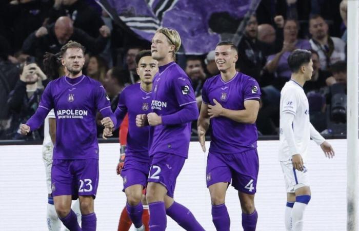 Anderlecht – La Gantoise: Dolberg schafft mit einem tollen Freistoß die Pause, die Gantois sind zahlenmäßig unterlegen (direkt, 3:0)