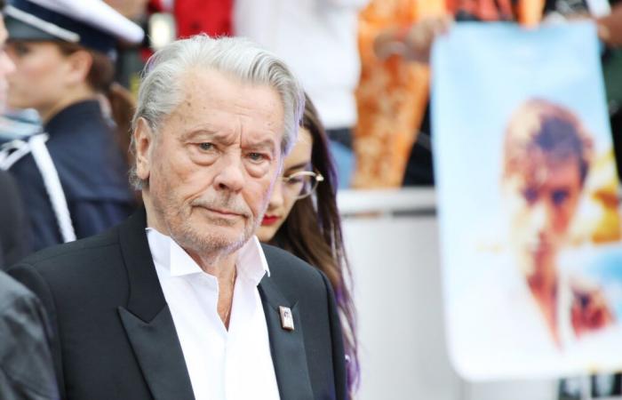 Alain Delon: Sein Haus in Douchy ist gut bewacht, eine von Anthony Delons Töchtern behält ein wachsames Auge