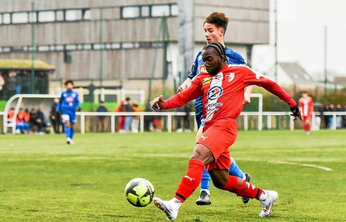 R2: Lannion (B) gewinnt in einem umkämpften Spielzug gegen Ploufragan