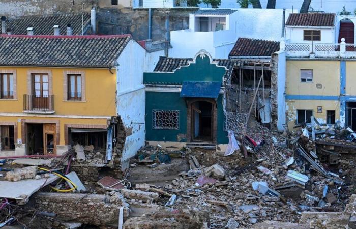 Überschwemmungen in Valencia: Das Dach einer Schule stürzt auf einen Arbeiter ein, der Mann stirbt