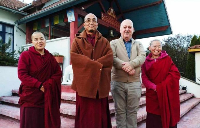 Dieses inmitten der Jura-Landschaft gelegene Zentrum ist die einzige französische Stätte dieses Zweigs des Buddhismus