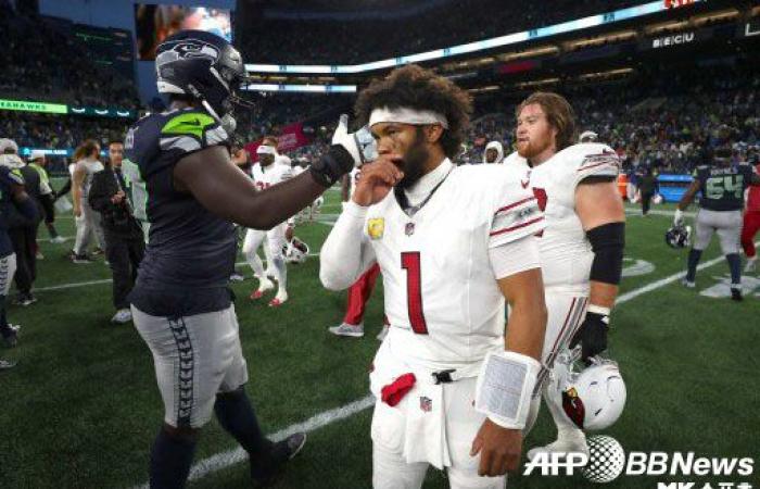 Der koreanische Quarterback Kyrer Murray von den Arizona Cardinals in der National Football League (NFL) scheitert.