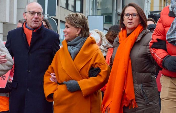 Großherzogin Maria Teresa demonstriert in Orange, um Frauen zu unterstützen, die Opfer von Gewalt geworden sind