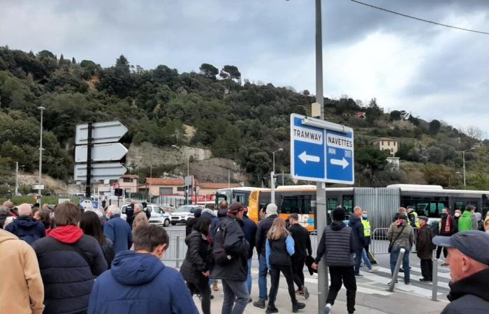 Verkehr in Nizza. Der Transport wird für dieses historische Ereignis angepasst