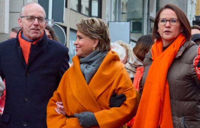 Großherzogin Maria Teresa demonstriert in Orange, um Frauen zu unterstützen, die Opfer von Gewalt geworden sind