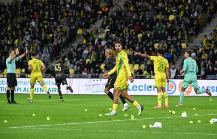 Das Spiel von Nantes in der Krise gegen Le Havre wird in der Nachspielzeit vorübergehend unterbrochen, Auxerre schlägt Angers im Ziel