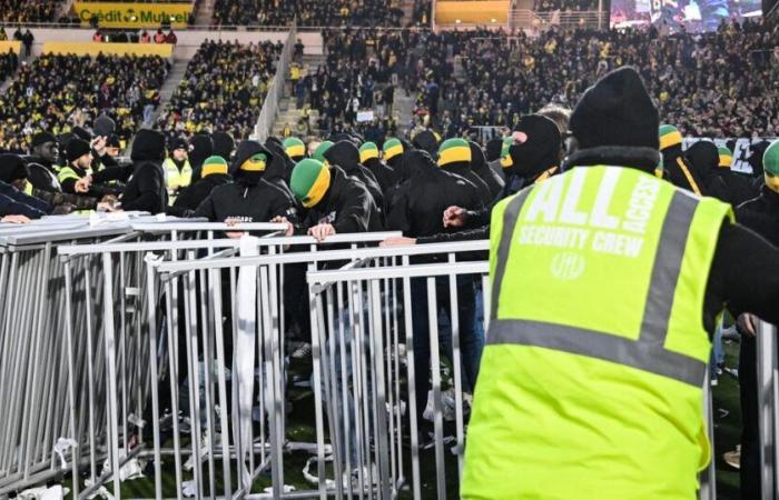 Wütende Fans versuchen, das Beaujoire-Spielfeld zu betreten, Nantes-Le Havre wird zweimal unterbrochen