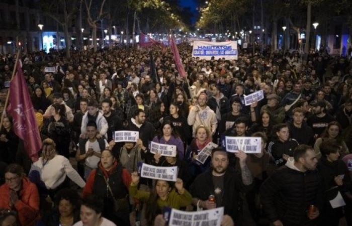 Die wachsende Unzufriedenheit über die hohen Mieten in Barcelona führt zu massiven Straßenprotesten