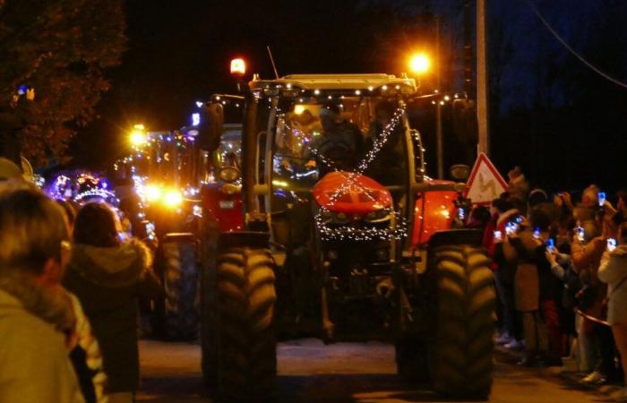 FOTOS. Beleuchtete Traktoren locken Menschenmassen in dieses Dorf in Calvados