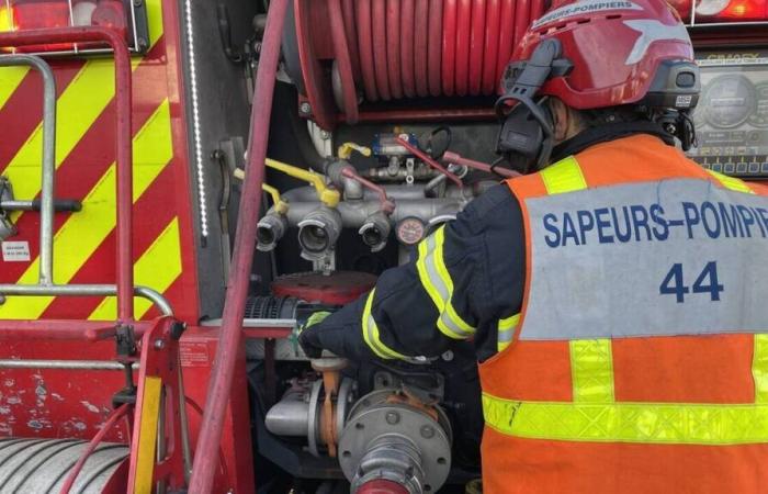 Ein Feuer verwüstet eine Karawane in einem Roma-Lager nördlich von Nantes