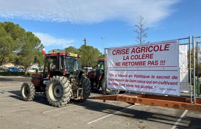 Die ländliche Koordination blockiert einen Supermarkt in Manosque