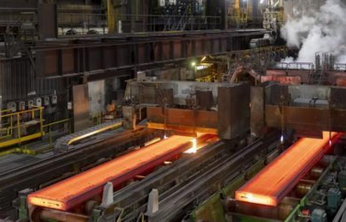 Trotz öffentlicher Hilfe setzt ArcelorMittal sein zwei Milliarden Euro teures Projekt zur Dekarbonisierung seines Stahls in Dünkirchen aus